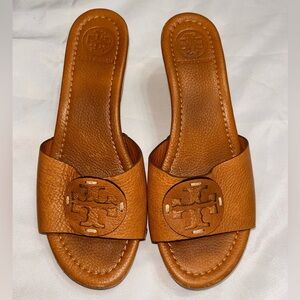 EUC Tory Burch Patti brown leather wedge slide sandals. Size 8.5